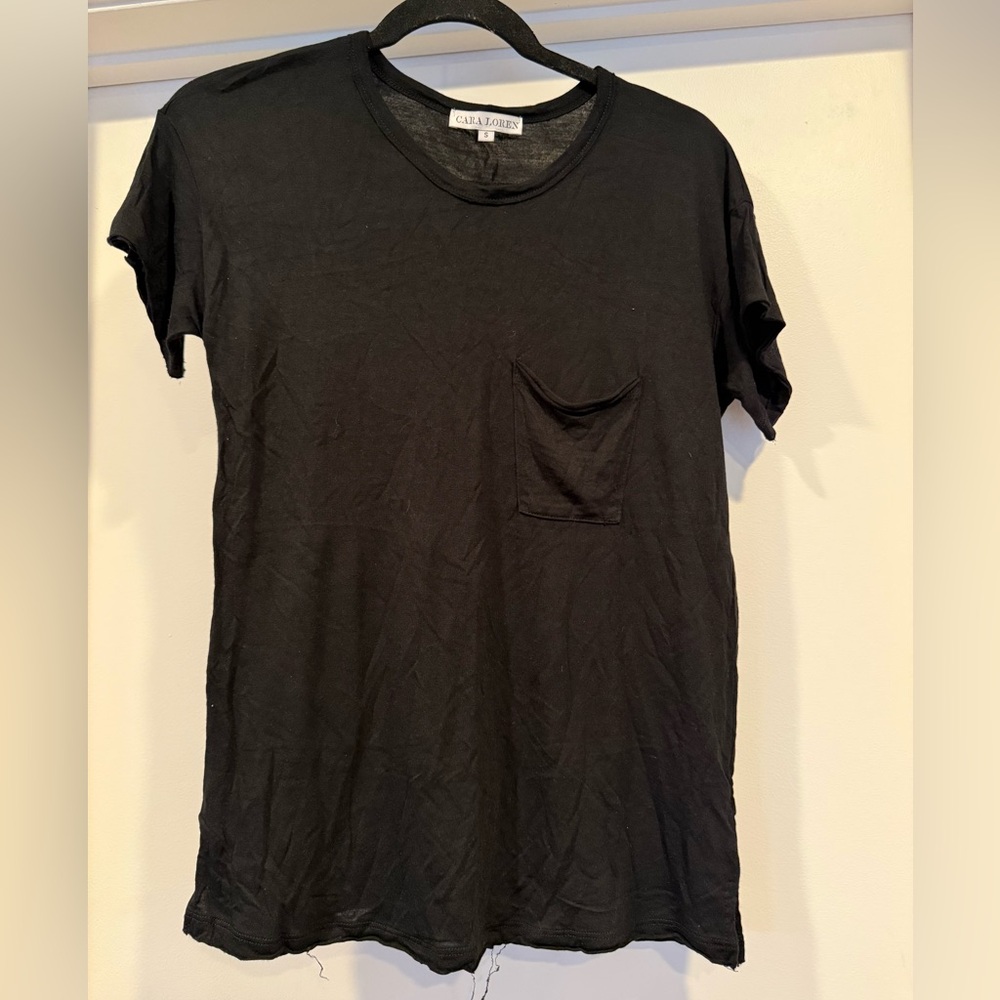 Cara Loren Women’s Black Crew Neck T-Shirt with Pocket